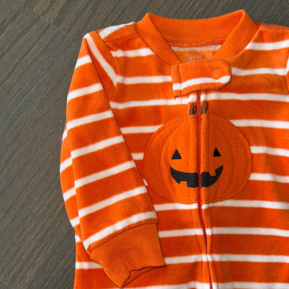 Carter's Just One You Halloween Pumpkin Fleece Sleep N' Play | NB - Picture 3 of 7
